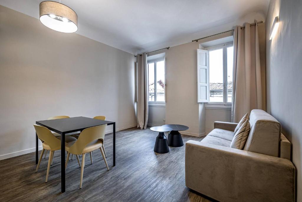 YD charming apartment near main station