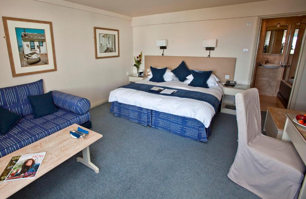 Postel nebo postele na pokoji v ubytování Cobo Bay Hotel