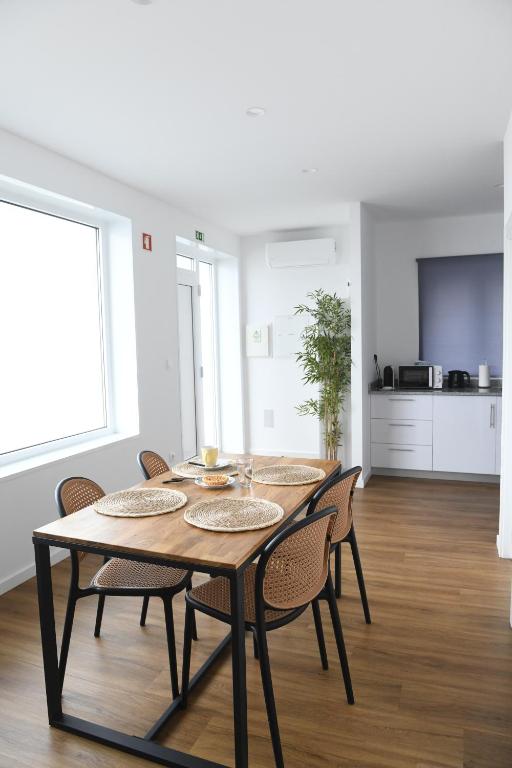 a table and chairs in a room with a kitchen at Loreto Apartment in Bragança