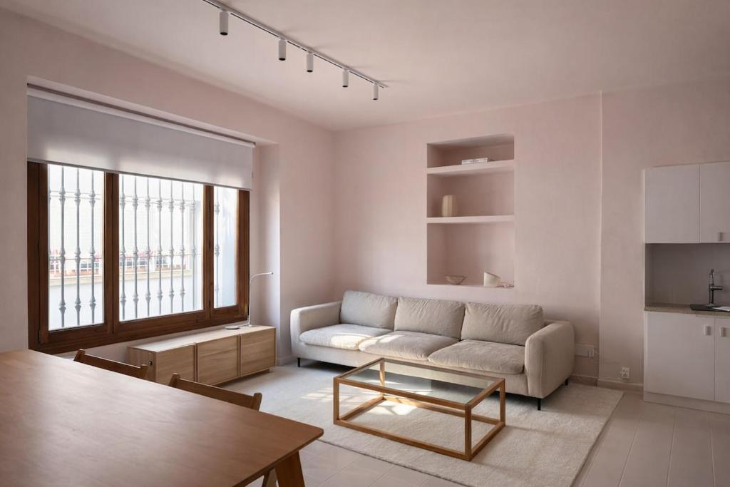 a living room with a couch and a table at Winahost La Llar del Mar in San Pol de Mar