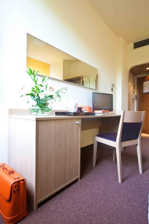 Kuchyň nebo kuchyňský kout v ubytování Hotel First