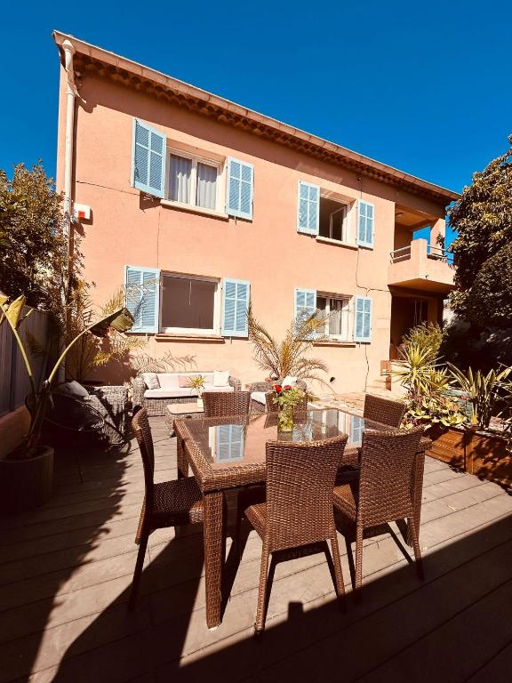 Grand Appartement 3 chambres 6 personnes, terrasse privée a 300m de la plage