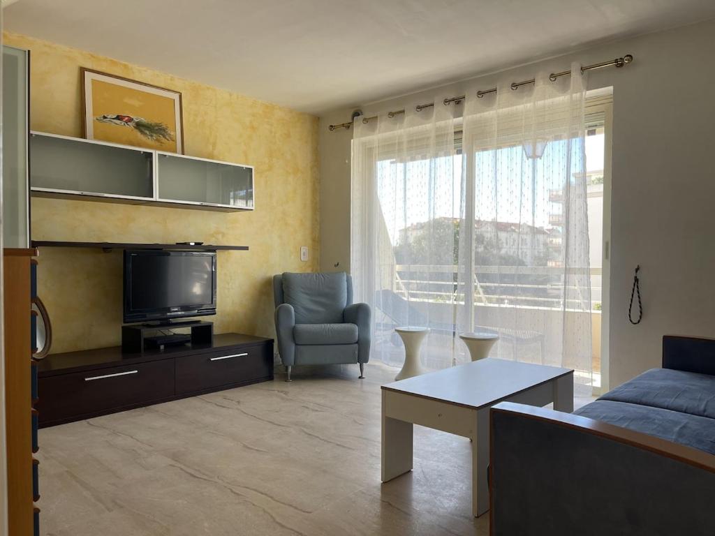 Studio with terrace in Cannes, Alexandre III