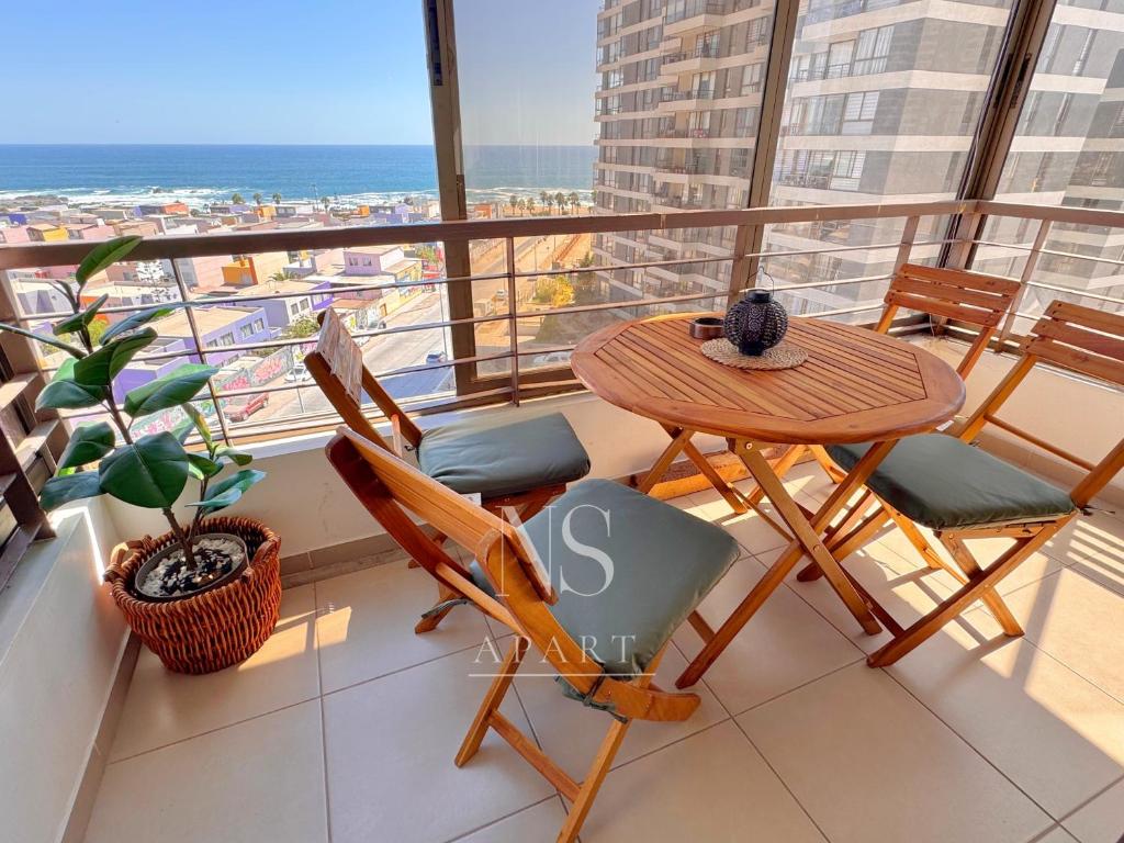 a balcony with a table and chairs and a view at NORTHSUITE - Vista al Mar - 3 Dormitorios - Parking in Antofagasta