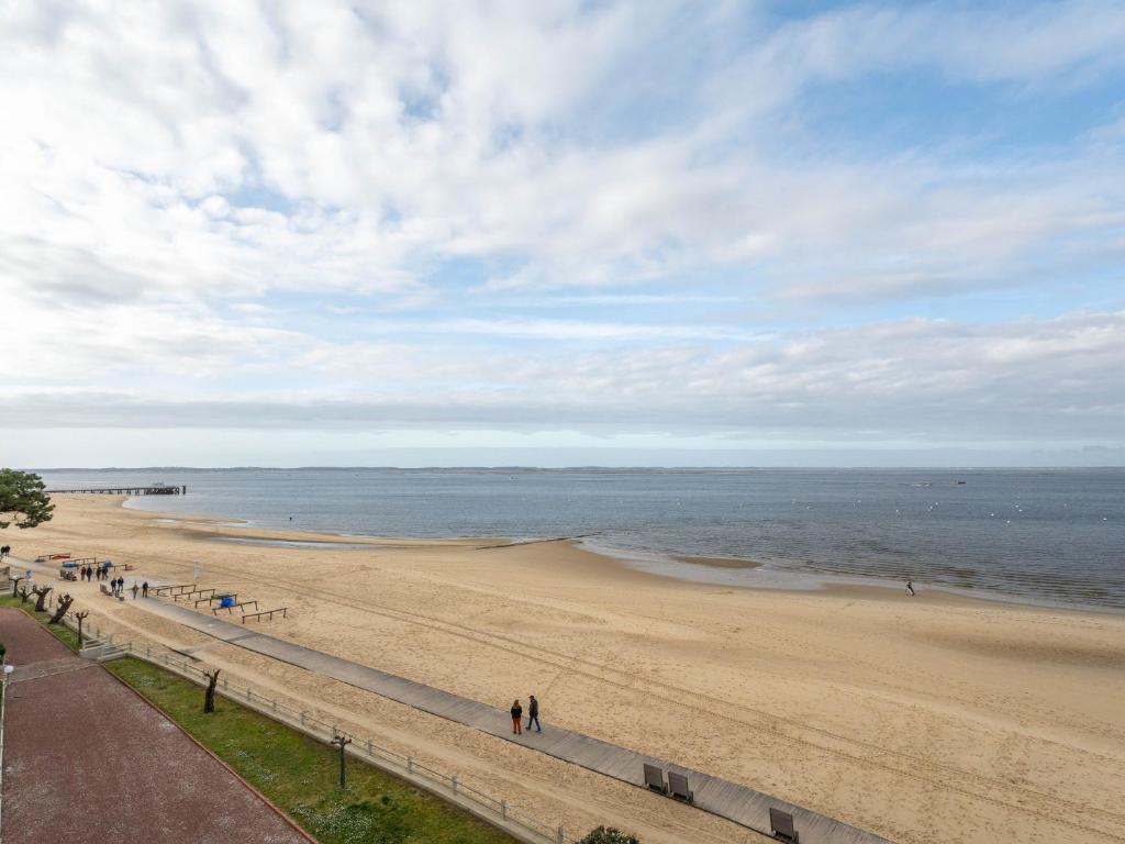 Studio cabine avec balcon, parking privé, accès direct plage, proche centre ville