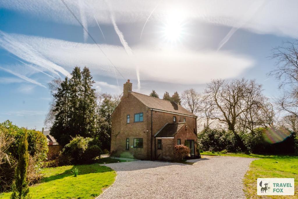 an old brick house on a gravel road at Springfield House in Cheadle