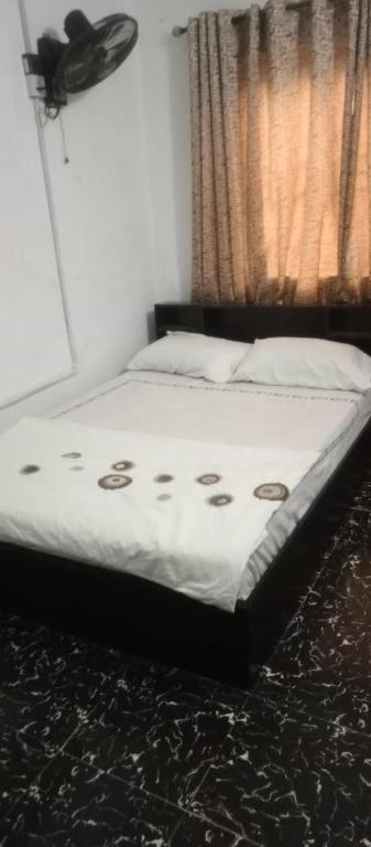 Gallery image of AlexChuma Global Restaurant, Baking & Lodge in Ijegun