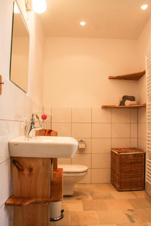 Koupelna v ubytování Biohof Pürten