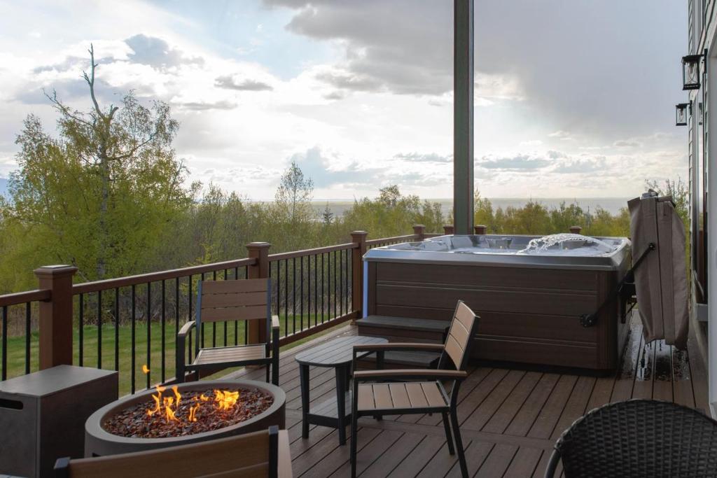 Lazy Mountain Guest House - Three-Bedroom House