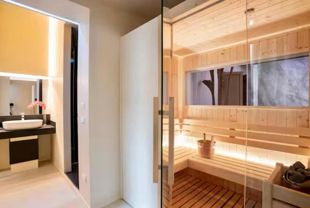 Dream Suite Duomo APARTMENT in the heart of Center with Sauna