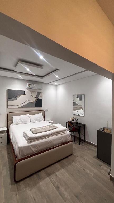 a bedroom with a large bed and a desk at Havre de paix in Dakar