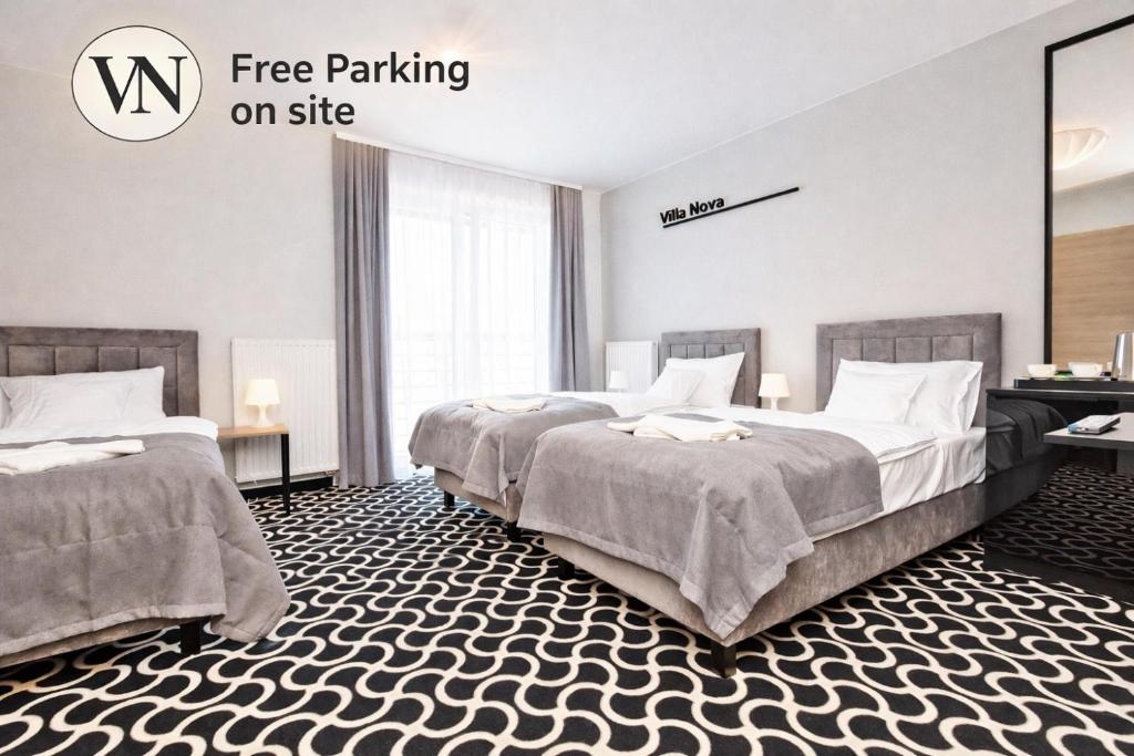 two beds in a hotel room with free parking onsite at Villa Nova in Białystok