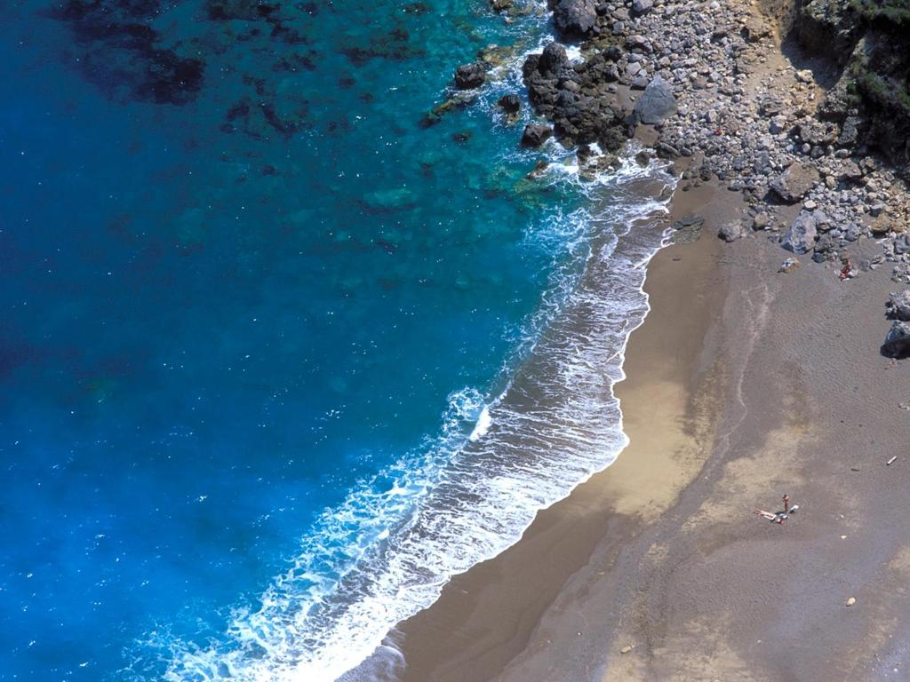 an aerial view of a beach and the ocean at Cas Ferrer Nou Hotelet in Alcudia