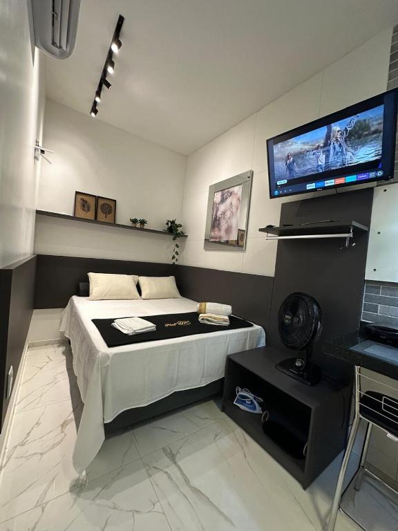 a bedroom with a bed and a flat screen tv at Flat jk 03 térreo in Juazeiro do Norte