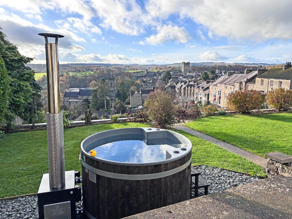 a hot tub sitting on top of a grass field at Frenchgate Cottage in Richmond