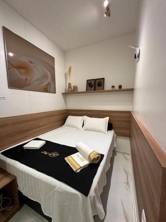 a bedroom with a bed with a black blanket at Flat jk 04 térreo in Juazeiro do Norte