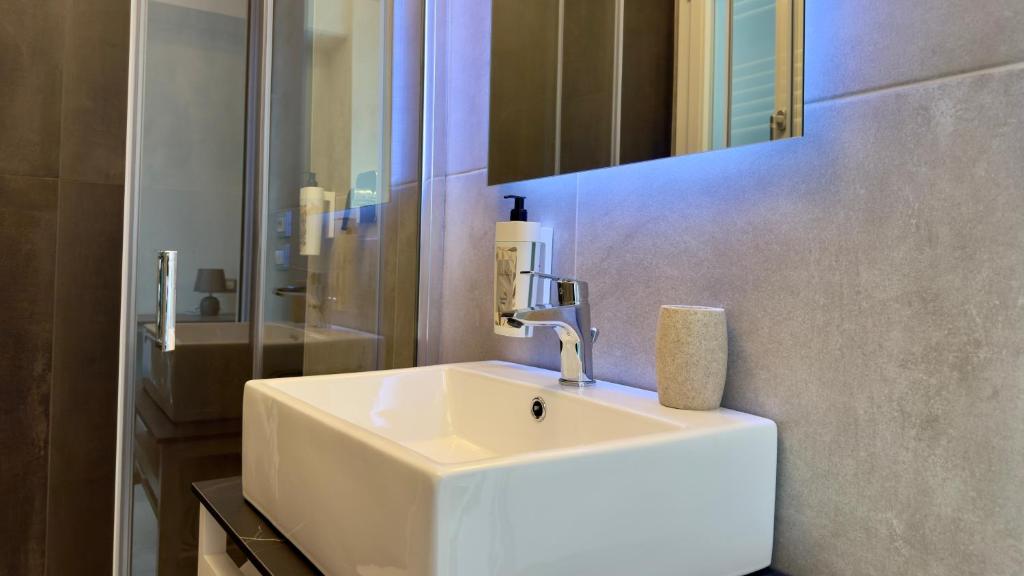 a bathroom with a white sink and a mirror at Vesta Motel in Vieste