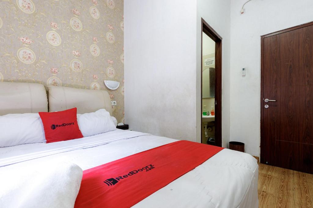 RedDoorz Plus near Trans Studio Cibubur 2 - Habitación Doble
