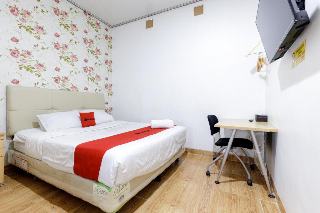 RedDoorz Plus near Trans Studio Cibubur 2