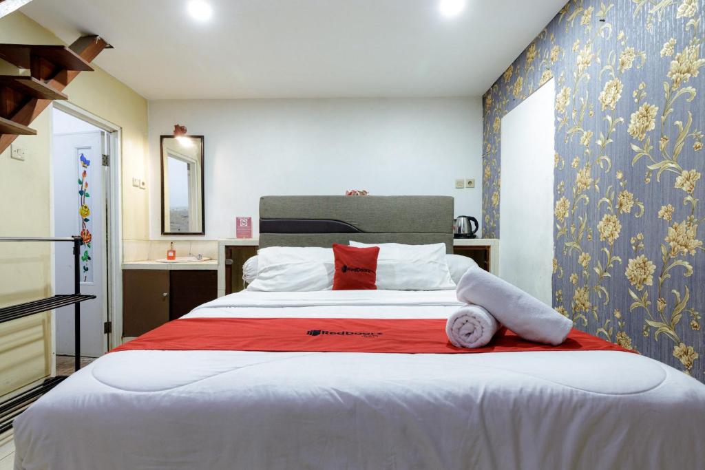 RedDoorz Plus near Trans Studio Cibubur 2 - Error