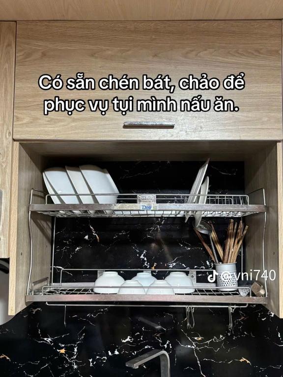 an open drawer of an oven with a sign on it at Centralhome 2 in Plei Brêng