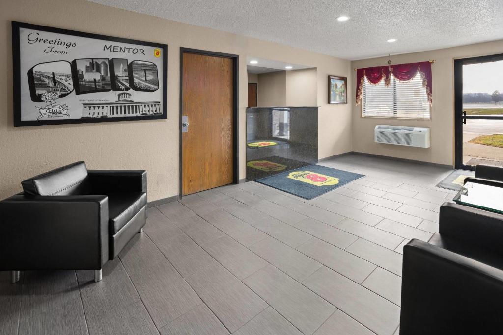 Super 8 by Wyndham Mentor/Cleveland Area photo