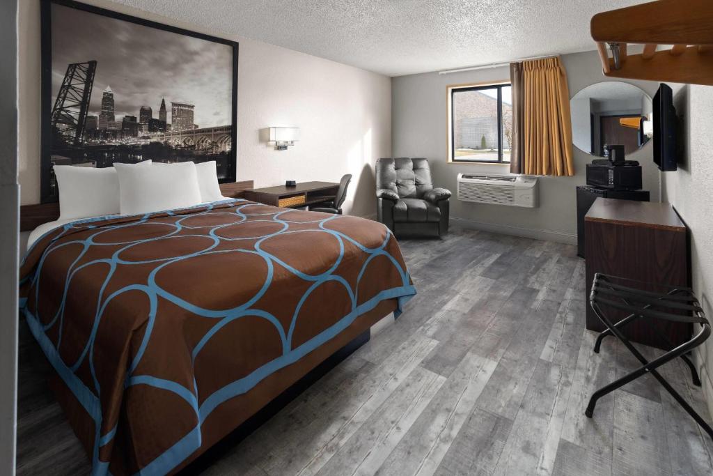 Super 8 by Wyndham Mentor/Cleveland Area photo