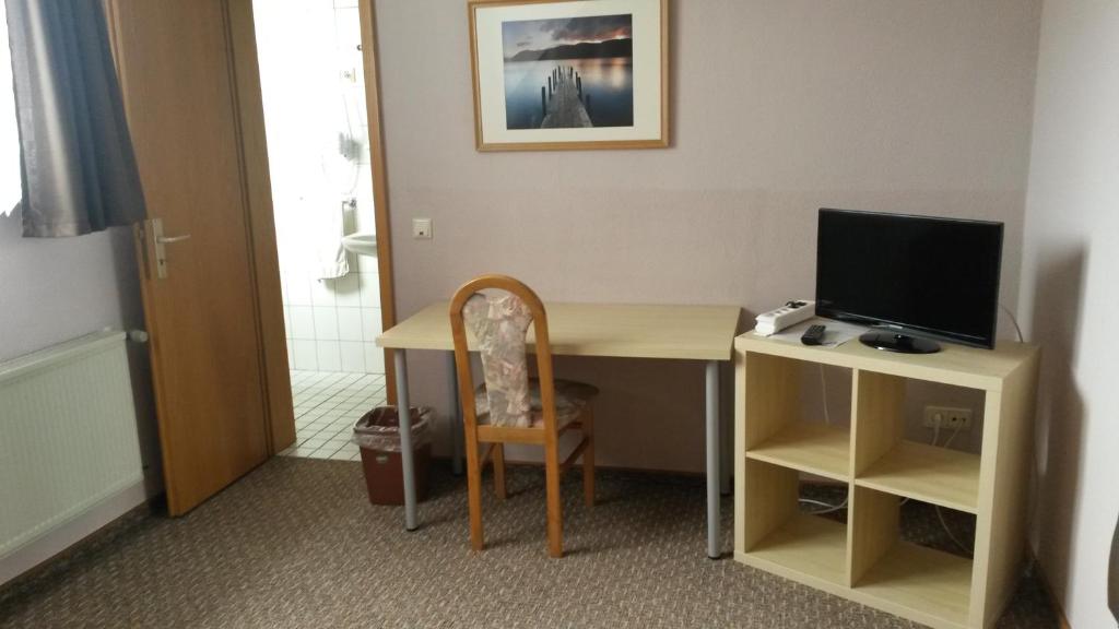 TV a/nebo společenská místnost v ubytování Hotel Andernacher Hof