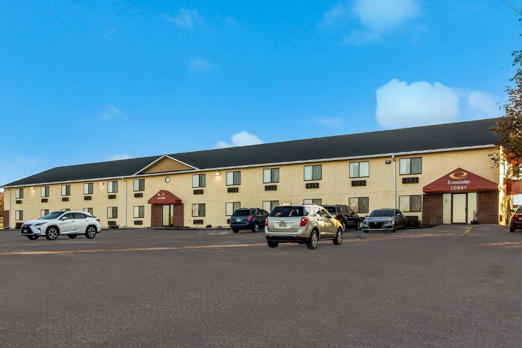 Econo Lodge Inn & Suites Yankton - Housity