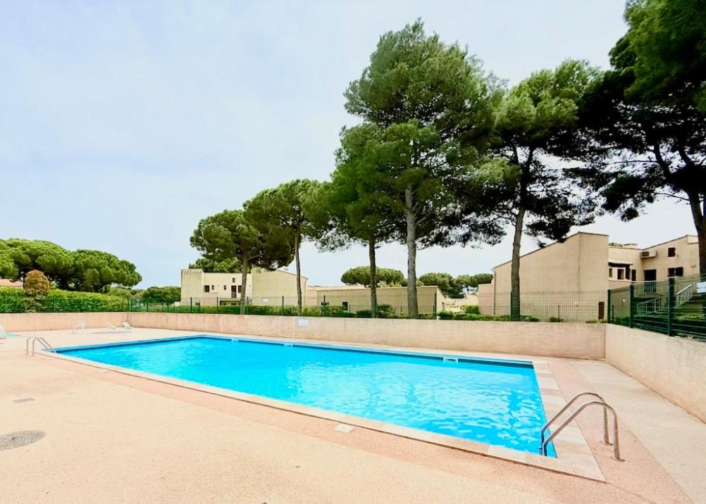 L'Hermitage - Piscine - Terrain de Tennis - place de parking privée - Pinède