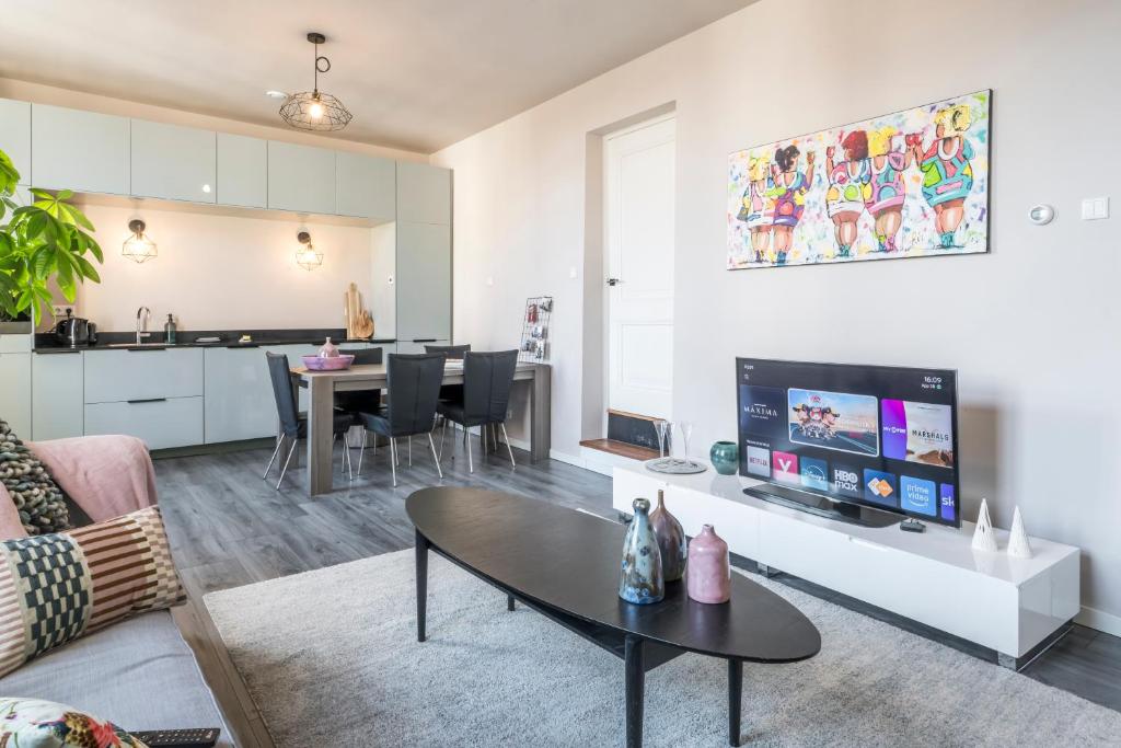 a living room with a couch and a table at The Carriage House - Historic 3-Bedroom Apartment near Utrecht - Huize de Lekpoort Vianen in Vianen