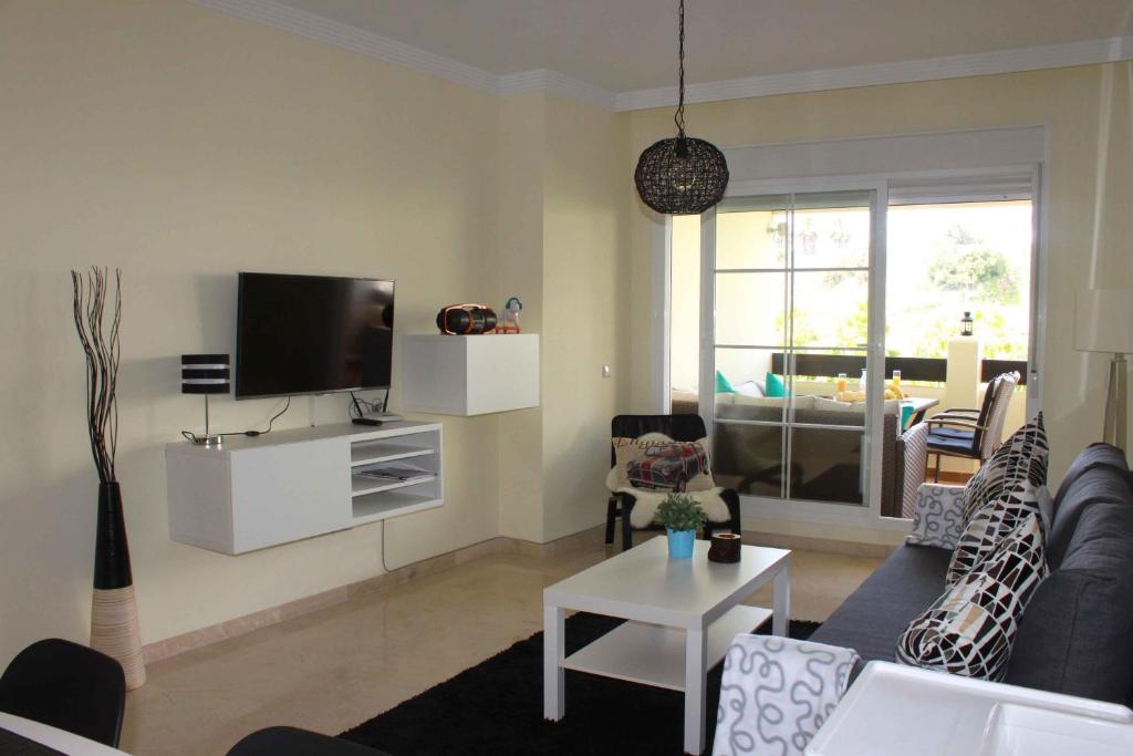 Telewizja i/lub zestaw kina domowego w obiekcie Benalmádena Del Mar Apartments