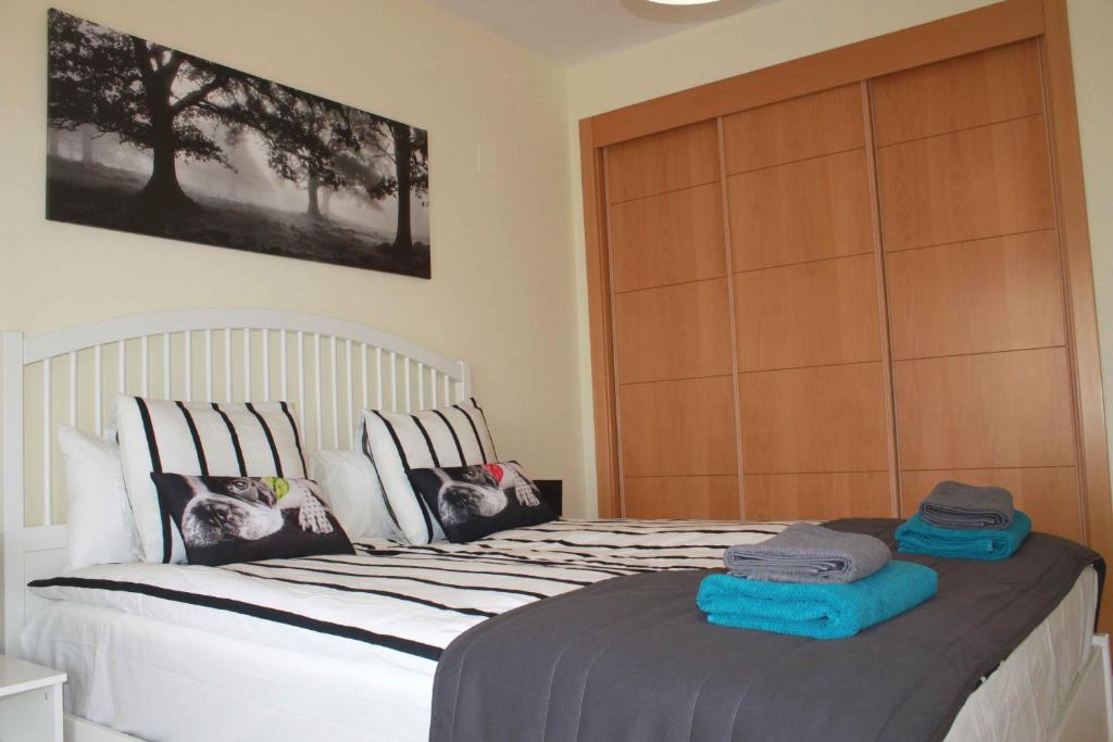 Łóżko lub łóżka w pokoju w obiekcie Benalmádena Del Mar Apartments