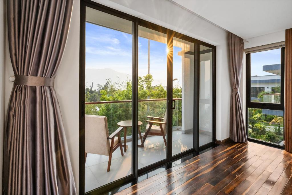 Villa 03-Bedroom Garden View with Pool (3GPKKT)