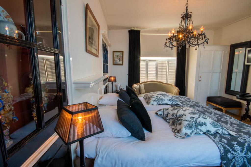Postel nebo postele na pokoji v ubytování Auberge de Campveerse Toren