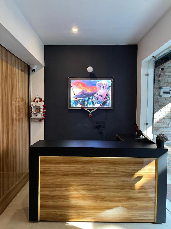 a counter in a room with a painting on the wall at Dostel in Bhowāli
