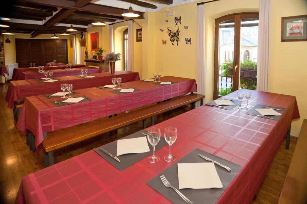 Restaurace v ubytování Allotjament Rural Ca L'Anton