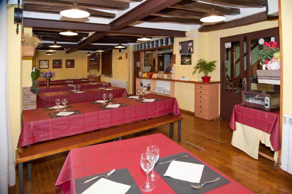 Restaurace v ubytování Allotjament Rural Ca L'Anton