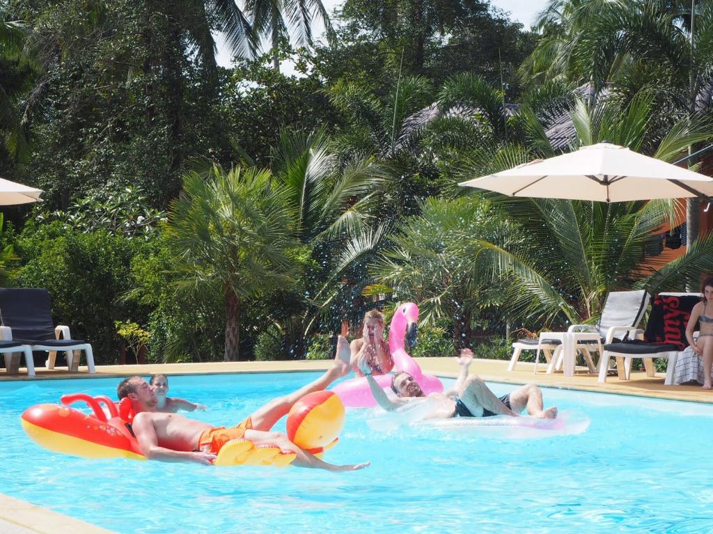 Peaceful Resort , Long Beach - Koh Lanta - отзывы и видео