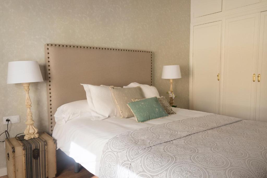 Posteľ alebo postele v izbe v ubytovaní Living4Malaga Monte Sancha Deluxe View