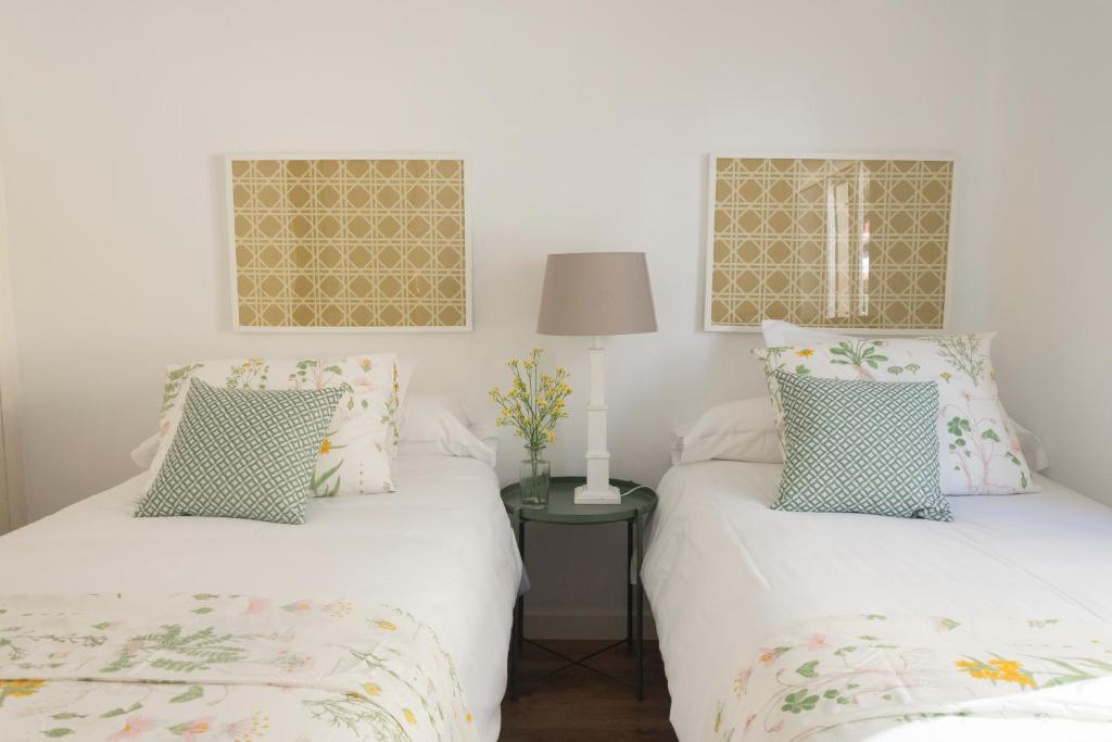 Posteľ alebo postele v izbe v ubytovaní Living4Malaga Monte Sancha Deluxe View