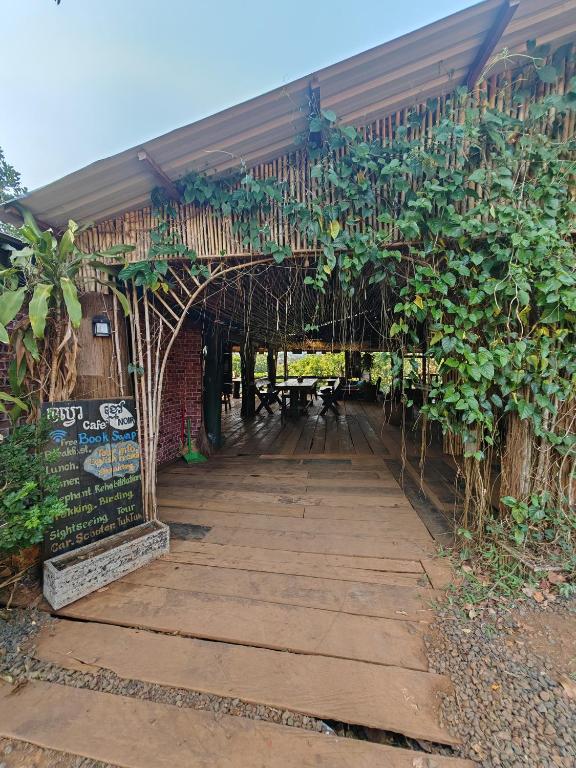 Happy Elephant Bungalows