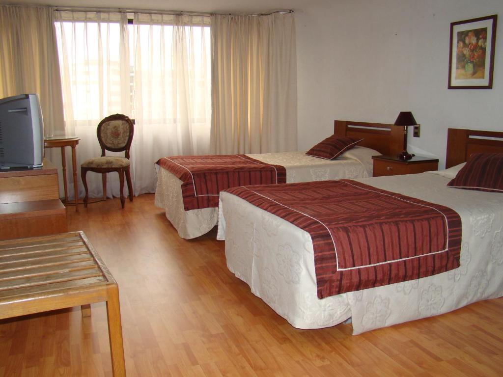 Postel nebo postele na pokoji v ubytování Hotel Montecarlo Viña del Mar