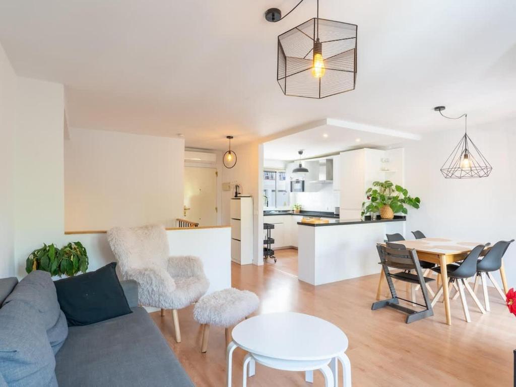 3 Bedrooms in TownHouse near Burriana Beach