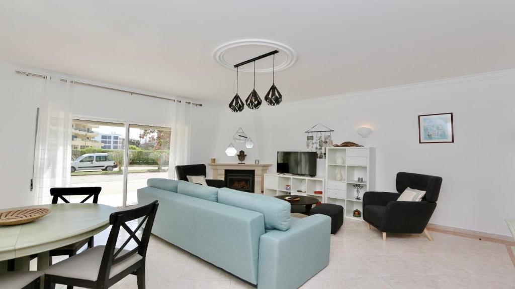 Moura patio by Cleverdetails in Vilamoura