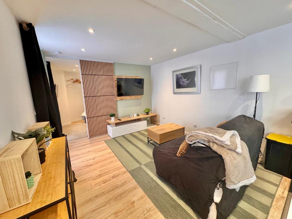 a living room with a couch and a table at Maison cosy - 4 pers - Disney & Route du Champagne in Citry