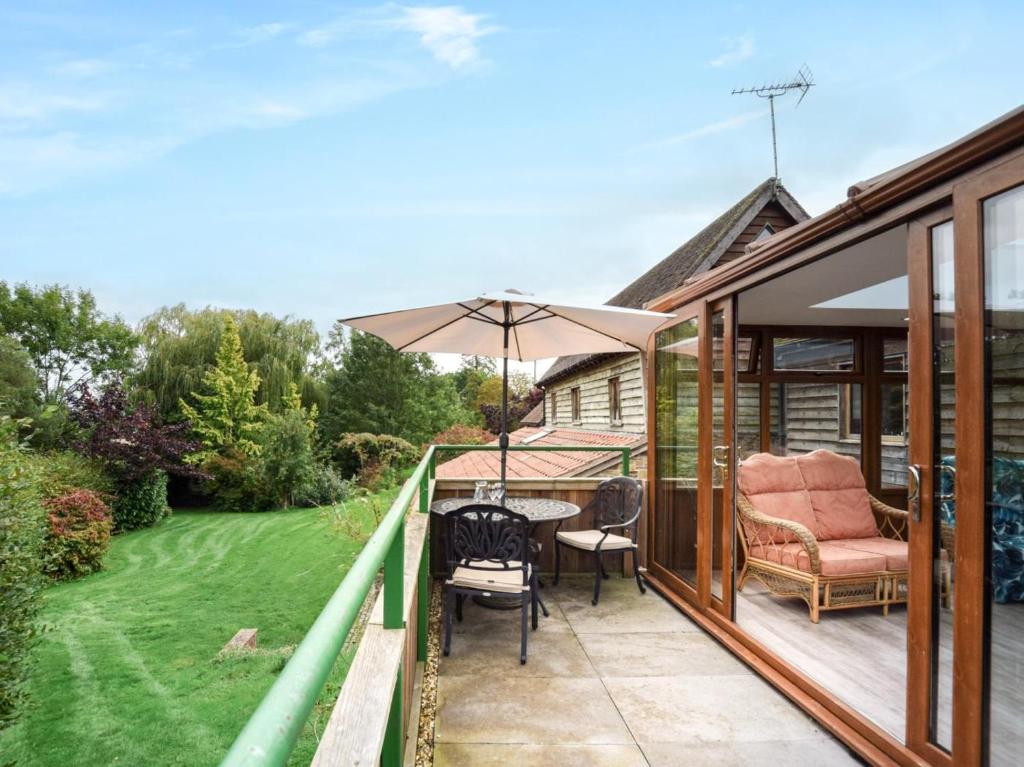 a patio with a table and chairs and an umbrella at 1 Bed in Ludlow oc-chl23 in Orleton