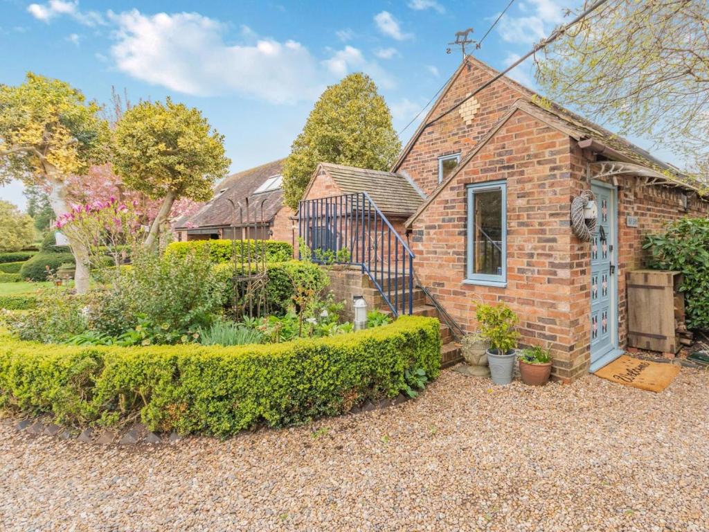 a brick house with a garden in front of it at 2 Bed in Kidderminster oc-cc090 in Bayton