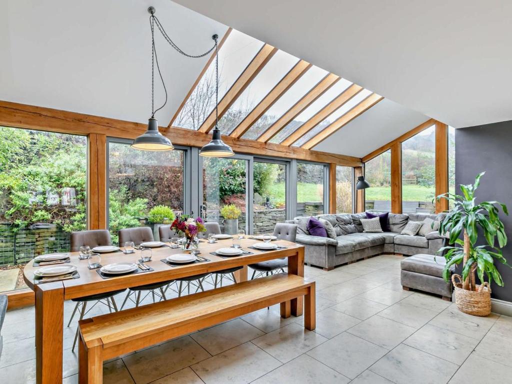 a large living room with a table and chairs at 6 Bed in Huddersfield oc-93984 in Huddersfield