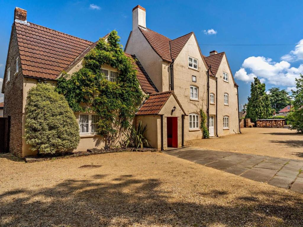 an old house with ivy on the side of it at 8 Bed in Bristol oc-87469 in Winterbourne